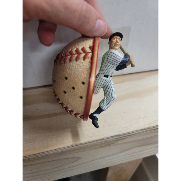 Heirloom Ornament‎ Collection Joltin Joe DiMaggio Baseball 2005 - Picture 6 of 6